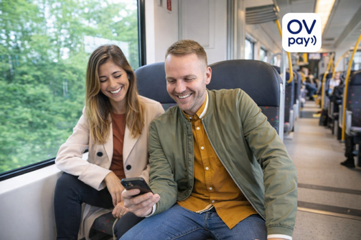 Mensen In Trein Met Telefoon Ovpay App
